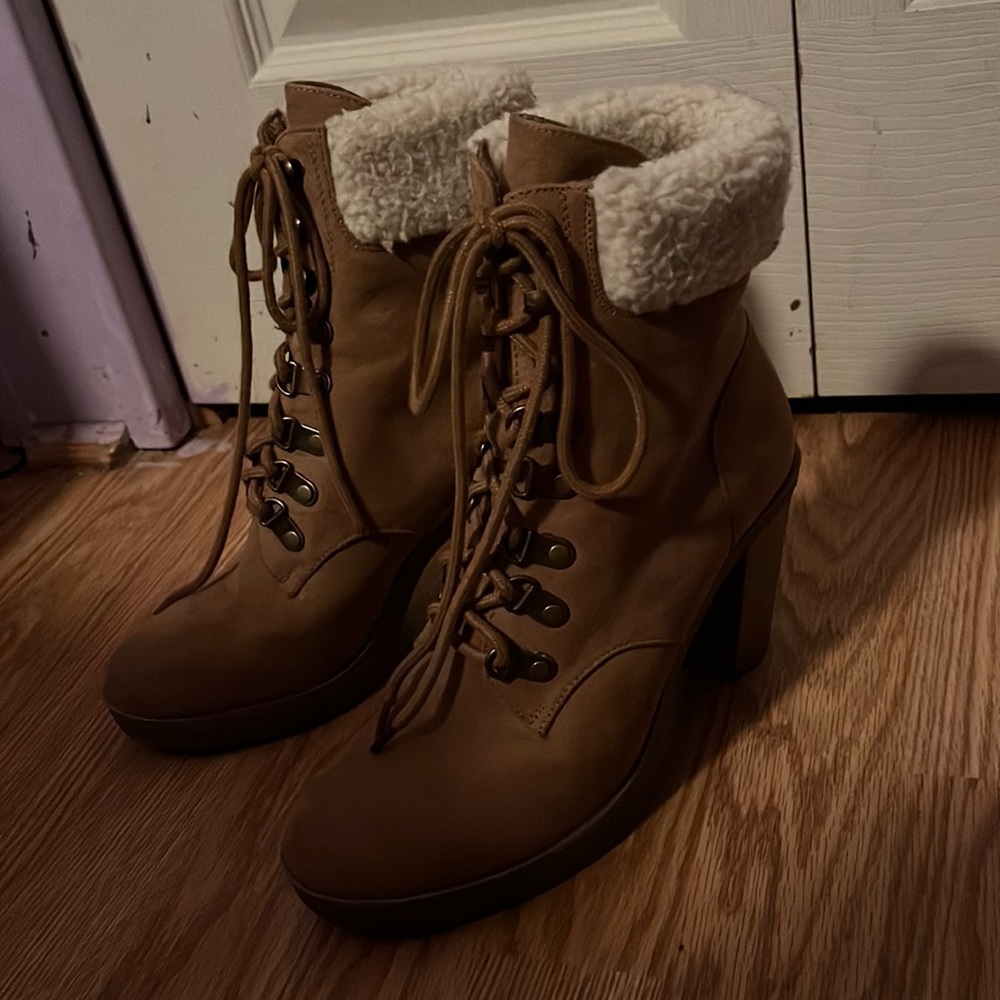 Brash tan heeled boots.